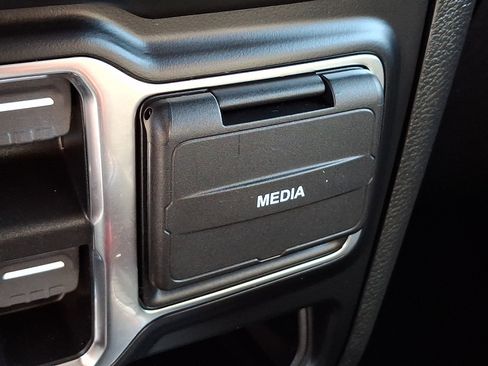 Used 2022 Jeep Wrangler Unlimited Sahara AWD/4WD image 25