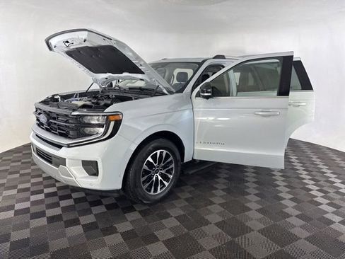 Used 2025 Ford Expedition Platinum AWD/4WD image 12