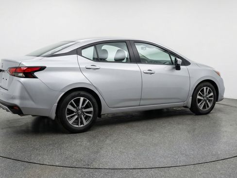 Used 2025 Nissan Versa SV FWD image 9