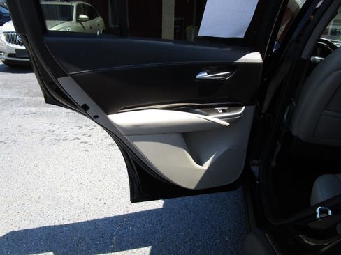 Used 2021 Cadillac XT4 Luxury w/ Cold Weather Package FWD image 17