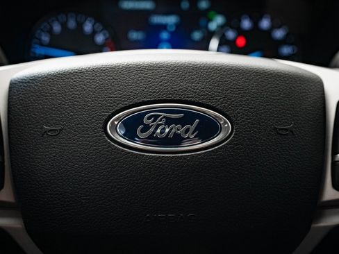 Used 2021 Ford Explorer XLT image 31