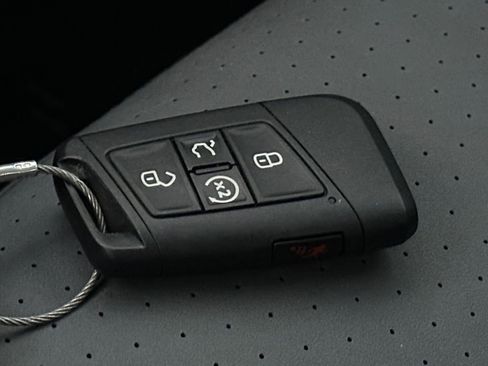 Used 2025 Volkswagen Jetta SE image 23