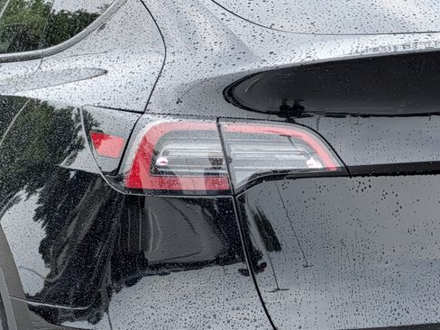 Used 2023 Tesla Model Y Long Range AWD/4WD image 10