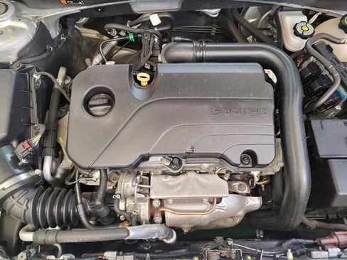 Used 2021 Chevrolet Malibu LT FWD image 30