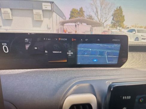 Used 2025 Ford Expedition Active image 4