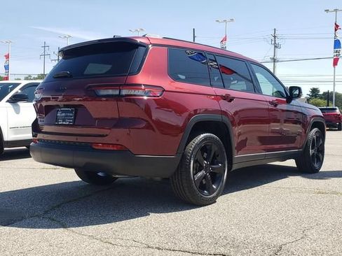 Used 2023 Jeep Grand Cherokee L Laredo AWD/4WD image 3