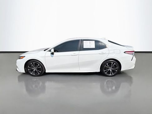Used 2020 Toyota Camry SE FWD image 8