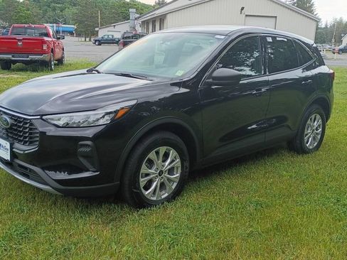 Used 2024 Ford Escape Active AWD/4WD image 3