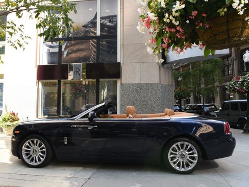 Used 2021 Rolls-Royce Dawn image 4