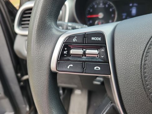 Used 2020 Kia Sorento FWD V6 image 12