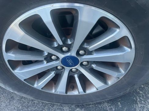 Used 2016 Ford Expedition XLT w/ Equipment Group 202A AWD/4WD image 5