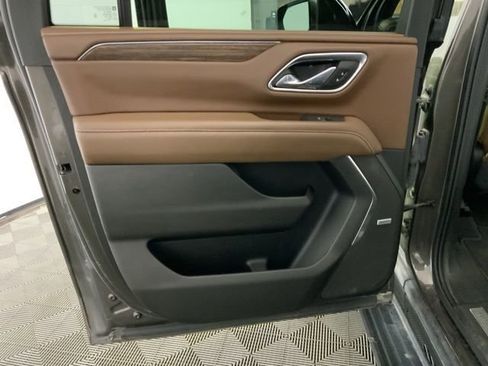 Used 2021 Chevrolet Suburban High Country w/ Premium Package image 46