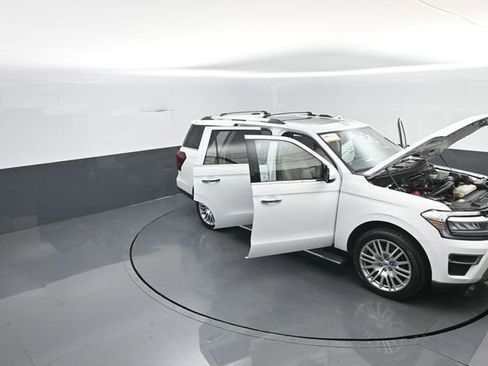 Certified 2024 Ford Expedition Limited image 37