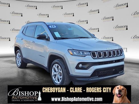 Used 2024 Jeep Compass Latitude image 1