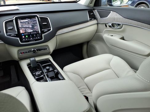 Certified 2025 Volvo XC90 B6 Plus w/ Protection Package Premier AWD/4WD image 15