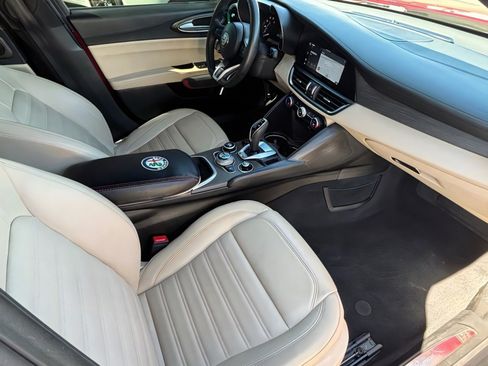 Used 2023 Alfa Romeo Giulia w/ Quick Order Package 22Z Lusso image 31