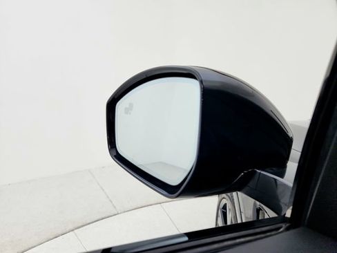 Certified 2025 Jaguar F-PACE SVR image 23