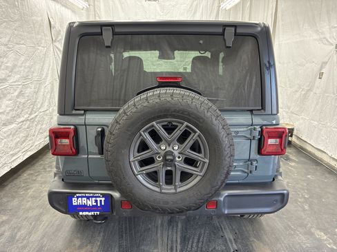 Used 2025 Jeep Wrangler Sport AWD/4WD image 9