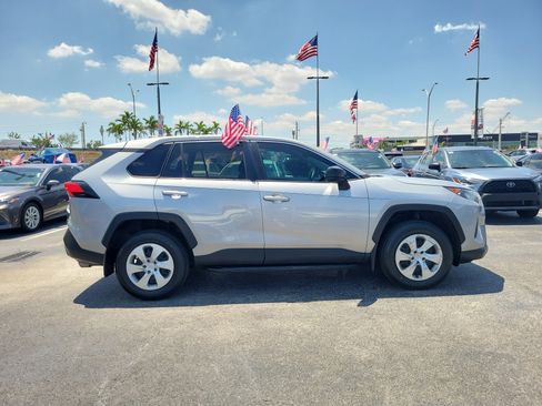 Used 2022 Toyota RAV4 LE FWD image 13