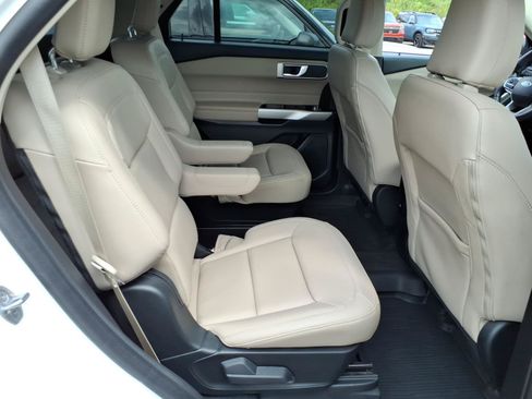 Used 2023 Ford Explorer XLT AWD/4WD image 9