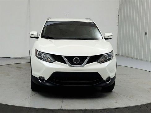 Used 2018 Nissan Rogue Sport SL image 2