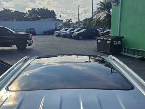Used 2024 Volkswagen Tiguan SE w/ Panoramic Sunroof Package FWD image 13