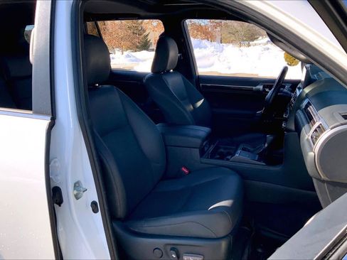 Used 2022 Lexus GX 460 Premium w/ Premium Package image 9