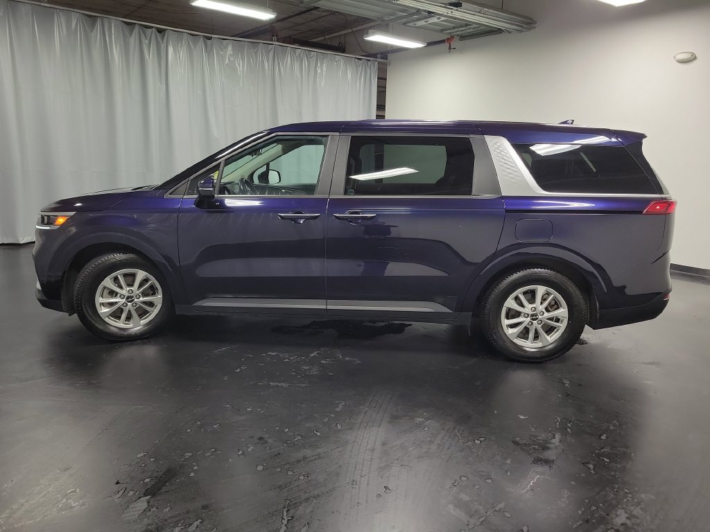 Used 2023 Kia Carnival LX FWD image 5