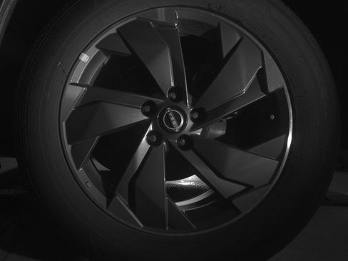 Used 2025 Nissan Rogue SV image 14