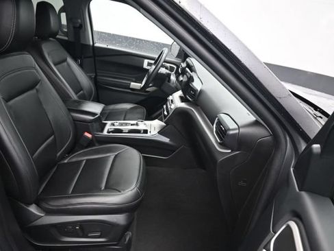 Used 2023 Ford Explorer XLT w/ Equipment Group 202A AWD/4WD image 10