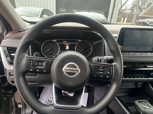 Used 2021 Nissan Rogue SV image 14