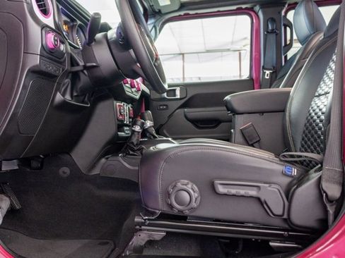 Certified 2024 Jeep Gladiator Sport image 9