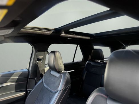 Used 2025 Ford Explorer ST image 6