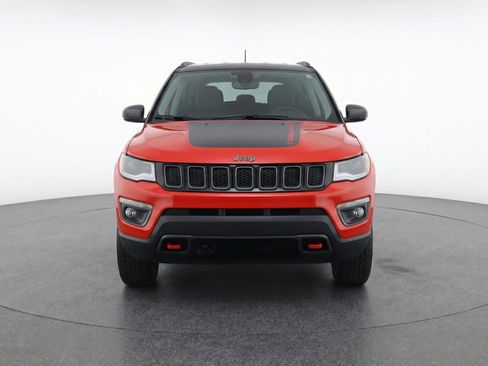 Used 2025 Jeep Compass Trailhawk AWD/4WD image 2