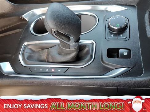 Used 2023 Chevrolet Traverse LT w/ Rear Camera Mirror Package image 22