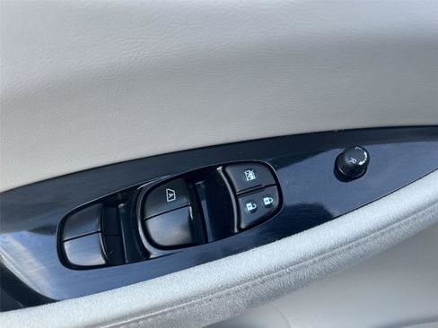 Used 2014 Nissan Leaf SV w/ LED & Quick Charge Package image 12