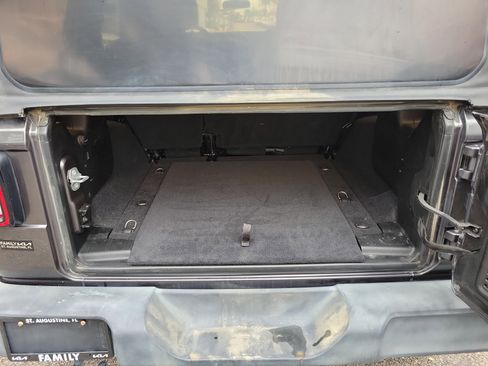 Used 2018 Jeep Wrangler Unlimited Sport image 13