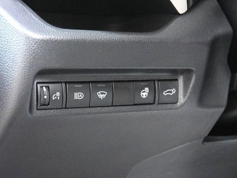 Used 2021 Toyota RAV4 XLE w/ Convenience Package image 31