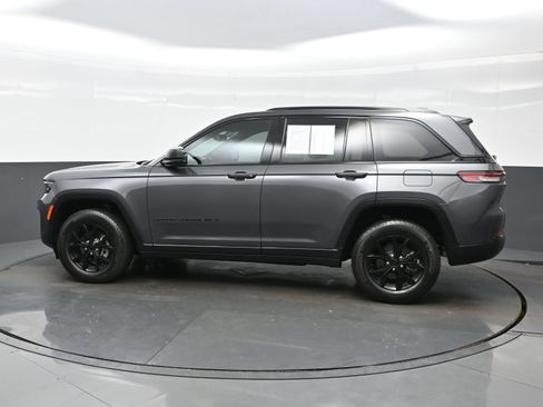Used 2024 Jeep Grand Cherokee Altitude AWD/4WD image 4