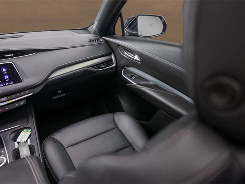 Used 2021 Cadillac XT4 Premium Luxury image 28