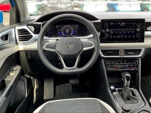 New 2025 Volkswagen Taos SE image 17