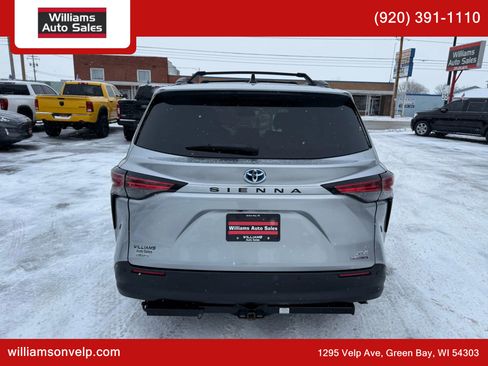Used 2021 Toyota Sienna XLE image 5