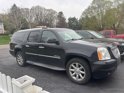 Used 2011 GMC Yukon XL Denali AWD/4WD image 1