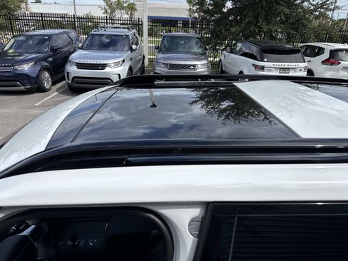 Certified 2025 Land Rover Discovery S image 34