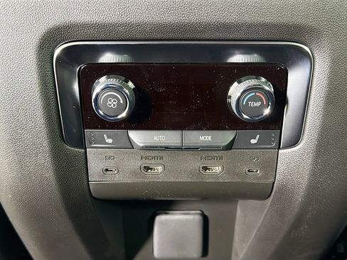 New 2026 Chevrolet Suburban High Country AWD/4WD image 22