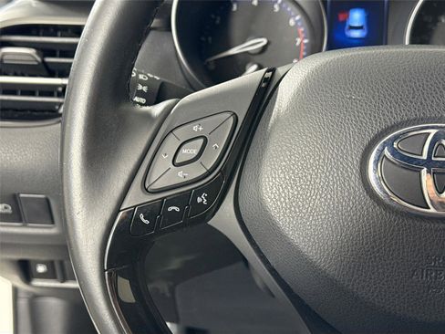 Used 2018 Toyota C-HR XLE image 16