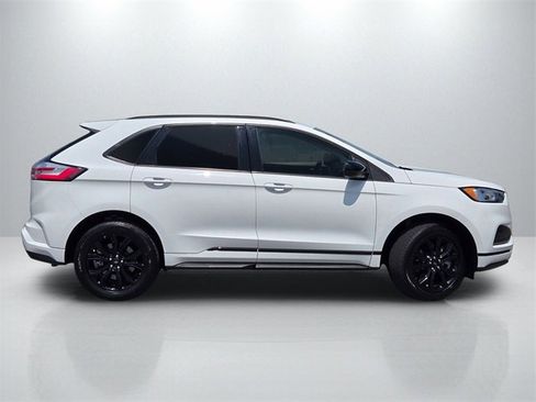 Used 2024 Ford Edge SE w/ Black Appearance Package image 4