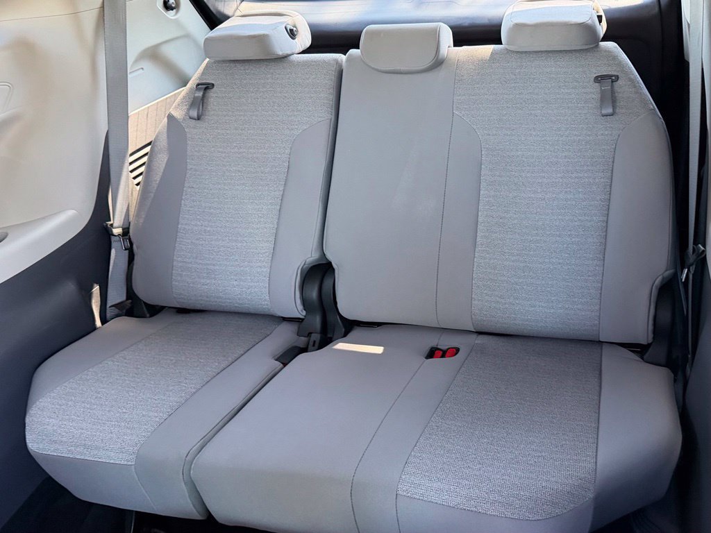 Used 2021 Toyota Sienna LE w/ LE Plus Package FWD image 22