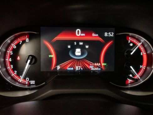 Used 2025 Toyota RAV4 XLE AWD/4WD image 13