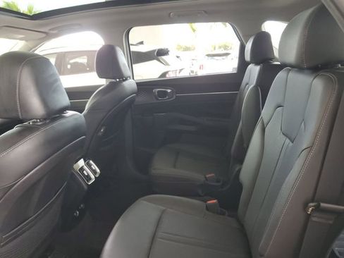 Certified 2022 Kia Sorento SX image 8